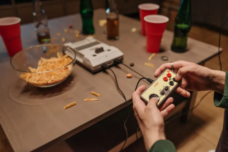 Munch, Sip, Spin: The Ultimate Snack & Drink Pairing Guide for Every Gaming Mood